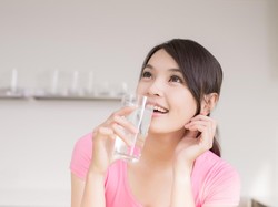 Rekomendasi Collagen Drink, Minuman Pencerah Kulit yang Aman & Rasanya Enak