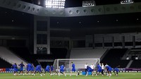 Prancis bersiap untuk semifinal Piala Dunia kedua berturut-turut. Para pemain tampak menjalani latihan sebelum laga semifinal digelar. (Mohamed Farag/Getty Images)