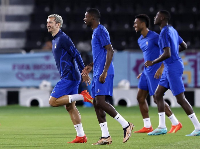 DOHA, QATAR - DECEMBER 13: Player of France stretches during the France Training Session at Al Sadd SC on December 13, 2022 in Doha, Qatar. (Photo by Mohamed Farag/Getty Images)