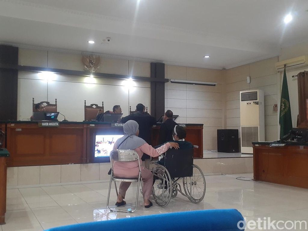 Di Persidangan, Istri Kopda Muslimin Sebut Suaminya Jadi Pengamanan Parkir Di Persidangan, Istri Kopda Muslimin Sebut Suaminya Jadi Pengamanan Parkir