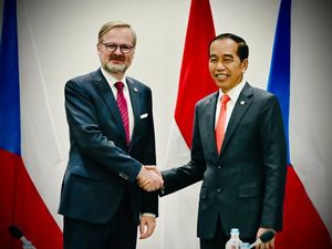 Jokowi Bertemu PM Ceko, Bahas Kerja Sama Pertahanan dan Indo-Pasifik