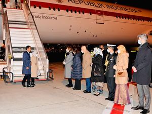 Jokowi dan Istri Serta Rombongan Tiba di Brussel