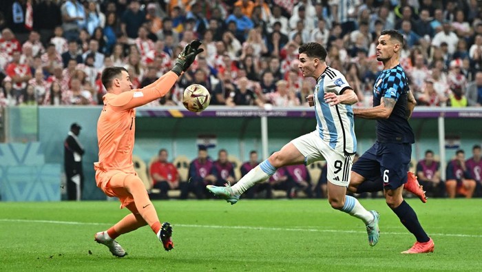 Julian Alvarez Argentina's forward #09 Julian Alvarez tries to score before being fouled by Croatia's goalkeeper #01 Dominik Livakovic (L) in the penalty box as Croatia's defender #06 Dejan Lovren looks on during the Qatar 2022 World Cup football semi-final match between Argentina and Croatia at Lusail Stadium in Lusail, north of Doha on December 13, 2022. (Photo by Jewel SAMAD / AFP) (Photo by JEWEL SAMAD/AFP via Getty Images)