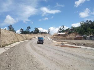 Kisah Pilu Korban Penggusuran Jalan KEK Golo Mori; Tinggal di Tenda-Sawah Kisah Pilu Korban Penggusuran Jalan KEK Golo Mori; Tinggal di Tenda-Sawah