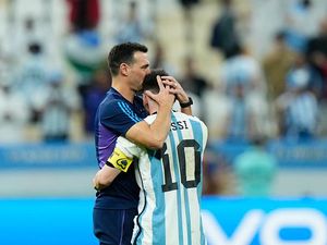 Saat Messi Bikin Scaloni Nangis Usai Argentina ke Final Piala Dunia 2022