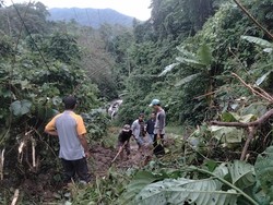 Penampakan Longsor di Pinrang Sulsel, 3 Desa Terisolasi