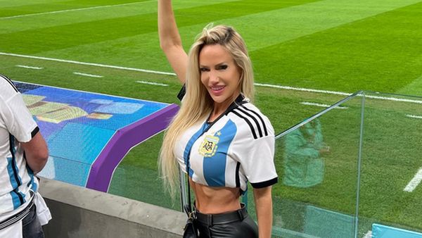 7 Foto Wanita yang Dijuluki Simbol Seks Argentina Saat Dukung Lionel Messi