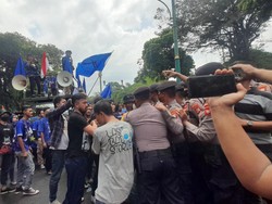 Partai Prima Aksi di Depan KPU, Sempat Saling Dorong dengan Polisi