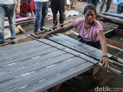 Melihat Pembuatan Tenun Ikat Karaja Sumba