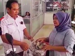 Girangnya Pedagang Gorengan Nabung Receh 4 Tahun Berbuah Motor Idaman