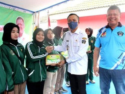 Wabup Blitar & Ketua KONI Beri Bonus Rp 200 Juta ke Atlet Porprov