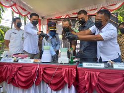 Kejari Blender Barang Bukti Narkoba-Geprek Ponsel Hasil Kejahatan
