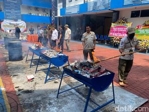 Bea Cukai Jogja Musnahkan Sex Toys hingga Part Senjata Ilegal