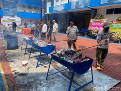 Bea Cukai Jogja Musnahkan Sex Toys hingga Part Senjata Ilegal