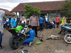 Momen Polisi Datangi Sekolah di Tasik untuk Razia Knalpot Bising! Momen Polisi Datangi Sekolah di Tasik untuk Razia Knalpot Bising!