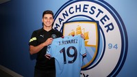 Berkat penampilan menawannya saat melawan Kroasia, Alvarez pun semakin bersinar di Piala Dunia 2022. Alvarez sendiri kini memperkuat klub raksasa Liga Inggris yaitu Manchester City. (Matt McNulty - Manchester City/Getty Images)  