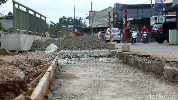 Progres Normalisasi Kali dan Pelebaran Jalan di Tanah Baru Depok