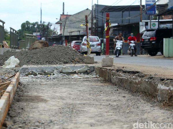 Progres Normalisasi Kali dan Pelebaran Jalan di Tanah Baru Depok