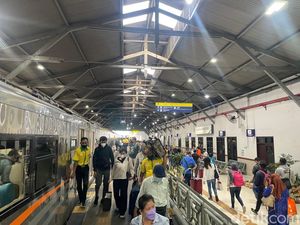 22.100 Penumpang KA Datang ke Surabaya di Hari Terakhir Libur Tahun Baru 22.100 Penumpang KA Datang ke Surabaya di Hari Terakhir Libur Tahun Baru