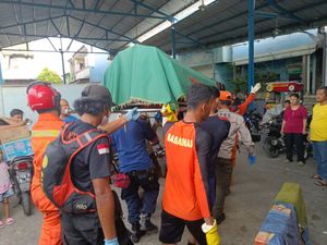 Jasad Petugas Tenggelam Saat Betulkan Kabel di Jakut Dievakuasi