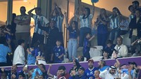 Antonela hadir bersama tiga anaknya, Mateo, Thiago, dan Ciro. (Matthias Hangst/Getty Images)  