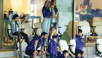 Dalam pertandingan ini, Lionel Messi turut menyumbangkan satu gol untuk Argentina. (Catherine Ivill/Getty Images)