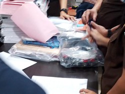 Hardisk dan Handphone Barang Bukti Apin BK Diserahkan ke Jaksa