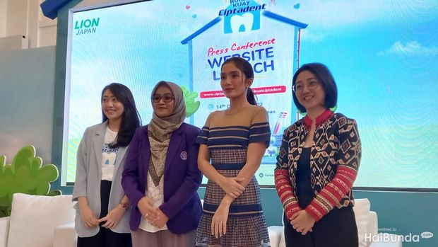 Ussy Sulistiawaty di Press Conference Rumah Kuat Ciptadent, Sebuah Platform Kesehatan Gigi Masyarakat