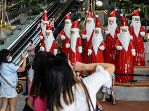 Patung Sinterklas Ini Hiasi Pusat Perbelanjaan PIK Jakarta