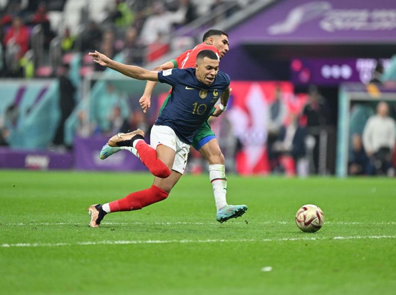 AL KHOR, QATAR - DECEMBER 14: Achraf Hakimi (2) of Morocco in action against Kylian Mbappe (10) of France during the FIFA World Cup Qatar 2022 Semi-Final match between France and Morocco at Al Bayt Stadium in Al Khor, Qatar on December 14, 2022. (Photo by Mustafa Yalcin/Anadolu Agency via Getty Images)