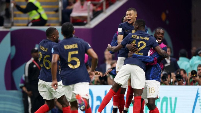 1449167291 AL KHOR, QATAR - DECEMBER 14: Randal Kolo Muani of France celebrates with teammates after scoring the team's second goal during the FIFA World Cup Qatar 2022 semi final match between France and Morocco at Al Bayt Stadium on December 14, 2022 in Al Khor, Qatar. (Photo by Catherine Ivill/Getty Images)
