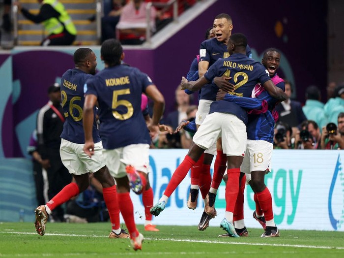AL KHOR, QATAR - DECEMBER 14: Randal Kolo Muani of France celebrates with teammates after scoring the team's second goal during the FIFA World Cup Qatar 2022 semi final match between France and Morocco at Al Bayt Stadium on December 14, 2022 in Al Khor, Qatar. (Photo by Catherine Ivill/Getty Images)