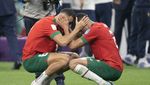 Aksi Romain Saiss Tenangkan Pemain Maroko yang Terluka