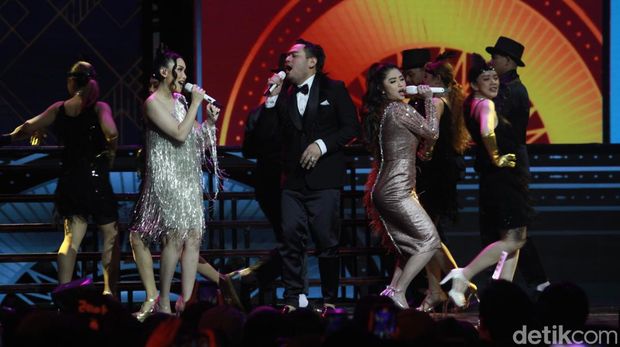 Ayu Ting ting dan Nassar di Hut TransMedia