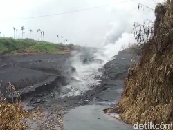 Fenomena Pasir Mengalir Tanpa Air Terjadi di Tengah Banjir Lahar Semeru