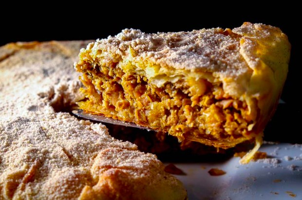 Bastila adalah makanan Maroko yang biasanya terbuat dari daging ayam