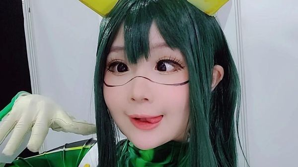 Gemasnya Clarissa Punipun Cosplay Tsuyu Asui, Netizen Kira Kodok Acumalaka