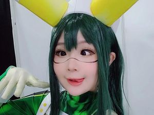 Gemasnya Clarissa Punipun Cosplay Tsuyu Asui, Netizen Kira Kodok Acumalaka