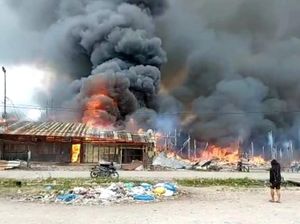 6 Fakta 50 Kios di Deiyai Dibakar gegara Hoax Pembeli Baju Kena Gatal-gatal 6 Fakta 50 Kios di Deiyai Dibakar gegara Hoax Pembeli Baju Kena Gatal-gatal