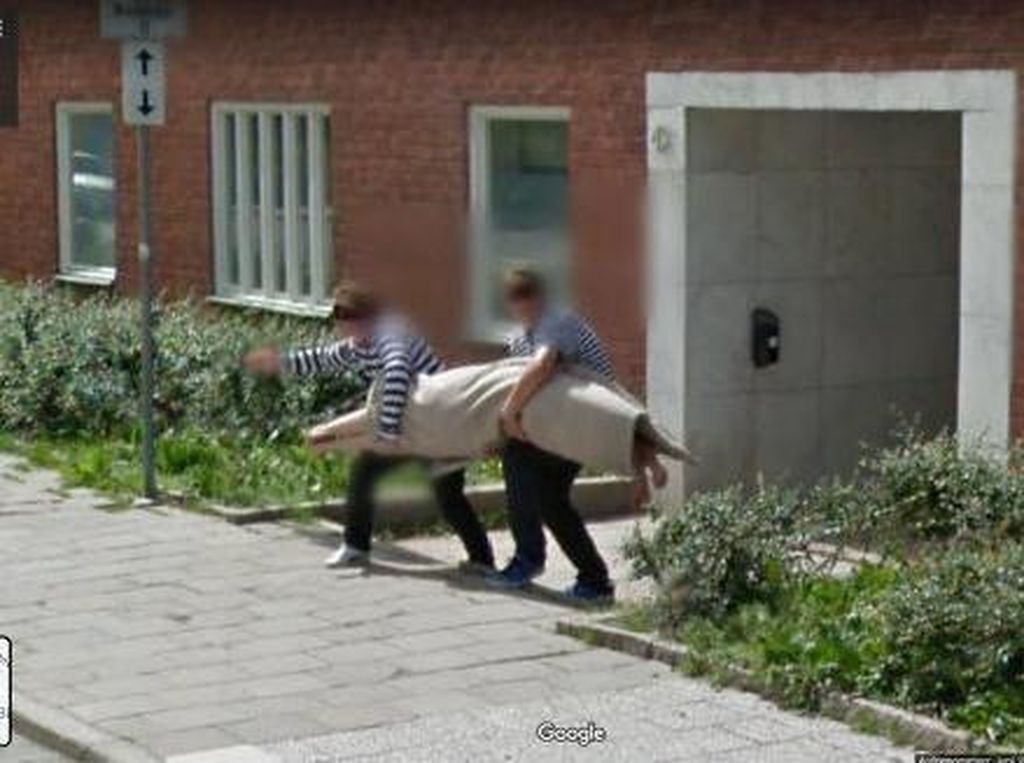 Penampakan Lucu hingga Konyol di Google Street View Penampakan Lucu hingga Konyol di Google Street View
