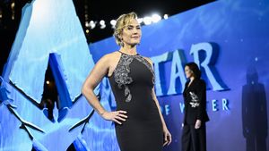 Foto: Kate Winslet Pakai Gaun Lama di Red Carpet Avatar 2, Tetap Memukau!