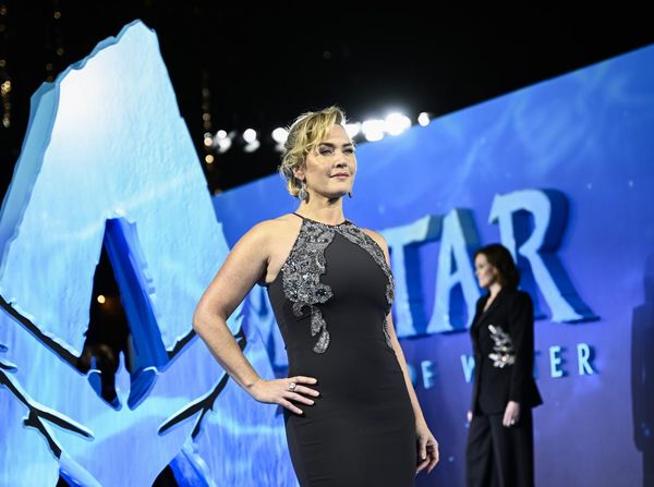 Foto: Kate Winslet Pakai Gaun Lama di Red Carpet Avatar 2, Tetap Memukau!