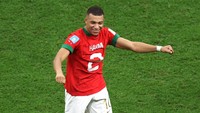 Mbappe tampak gembira saat memakai jersey Maroko milik sahabatnya. (Clive Brunskill/Getty Images)