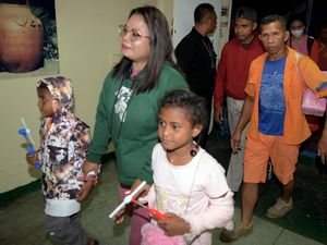 Jelang Nataru, Pemudik Mulai Terlihat di Pelabuhan Samudera Bitung