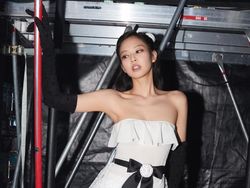 8 Gaya Spesial BLACKPINK di Konser Paris, Pakai Baju Chanel Hingga Dior