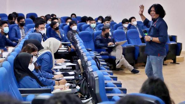 Saat Praktisi Berbagi Ilmu Dalam Kuliah Tamu di ITS Surabaya