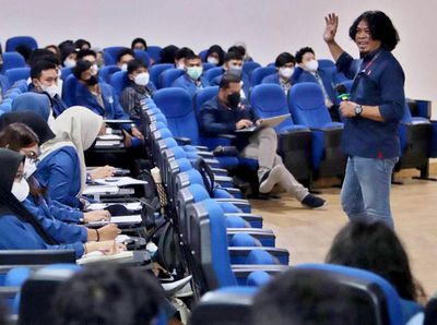 Saat Praktisi Berbagi Ilmu Dalam Kuliah Tamu di ITS Surabaya