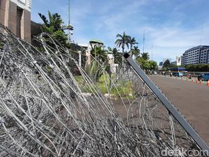 Jelang Demo Tolak KUHP, Kawat Duri Mulai Dipasang di Depan DPR