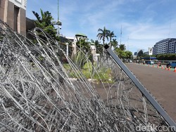 Jelang Demo Tolak KUHP, Kawat Duri Mulai Dipasang di Depan DPR