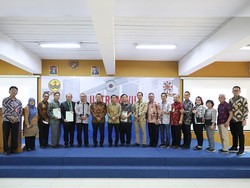 Wamen ATR Serahkan 4 Sertifikat Tanah Gereja di Wilayah DKI Jakarta